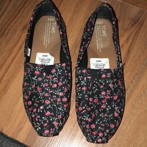 Toms with roses